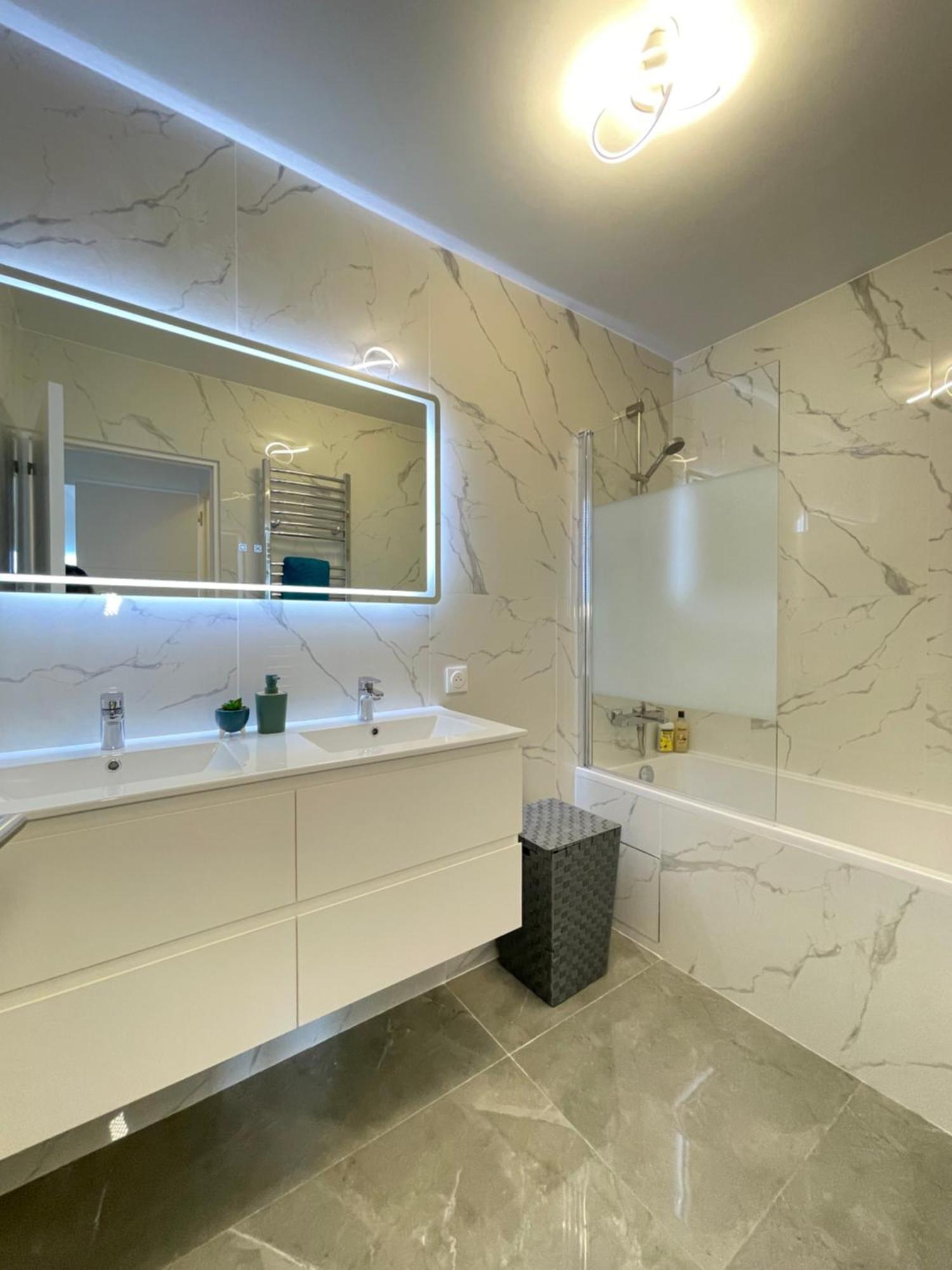 Paris Pantin Magnifique Appartement 4 Pieces De 108M2 Avec 2 Parking Interieur - Tres Cosy Pour 1 A 12 Personnes - Entierement Refait A Neuf Entire Apartment Luxurious And Warm - Pantin Paris 19 Eme Free Wifi Gratuit エクステリア 写真